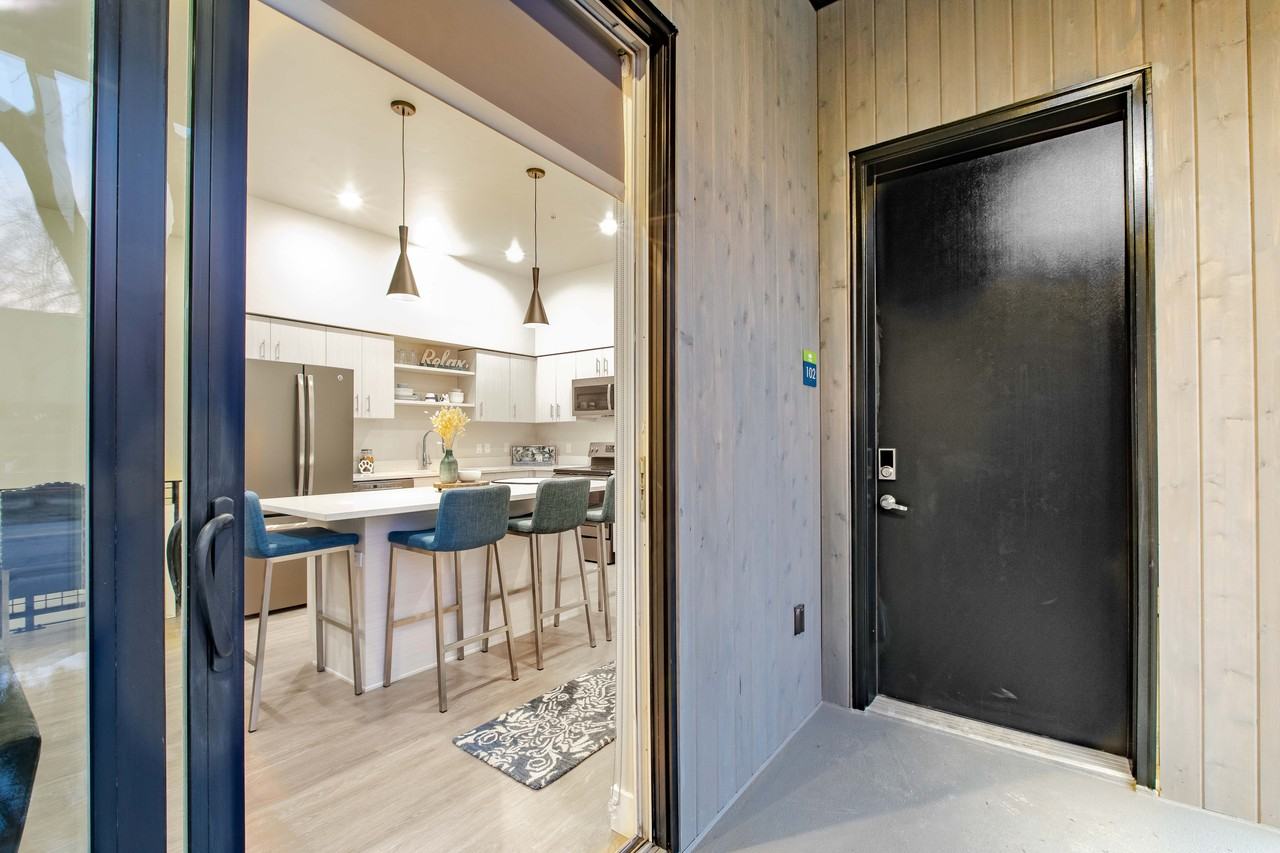 21 By Urbana - Photo 5 of 50