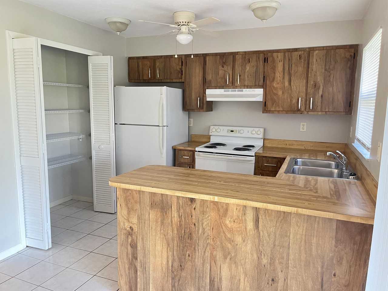 940 Se 24th Ave #940 - Photo 4 of 14