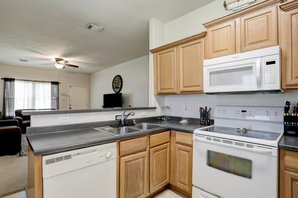 319 Edgar St - Photo 2 of 10