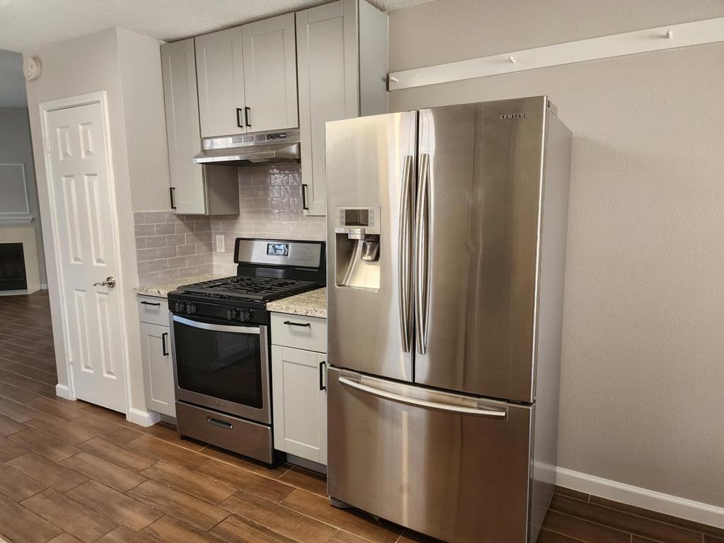 8307 Holmwood Dr - Photo 3 of 24