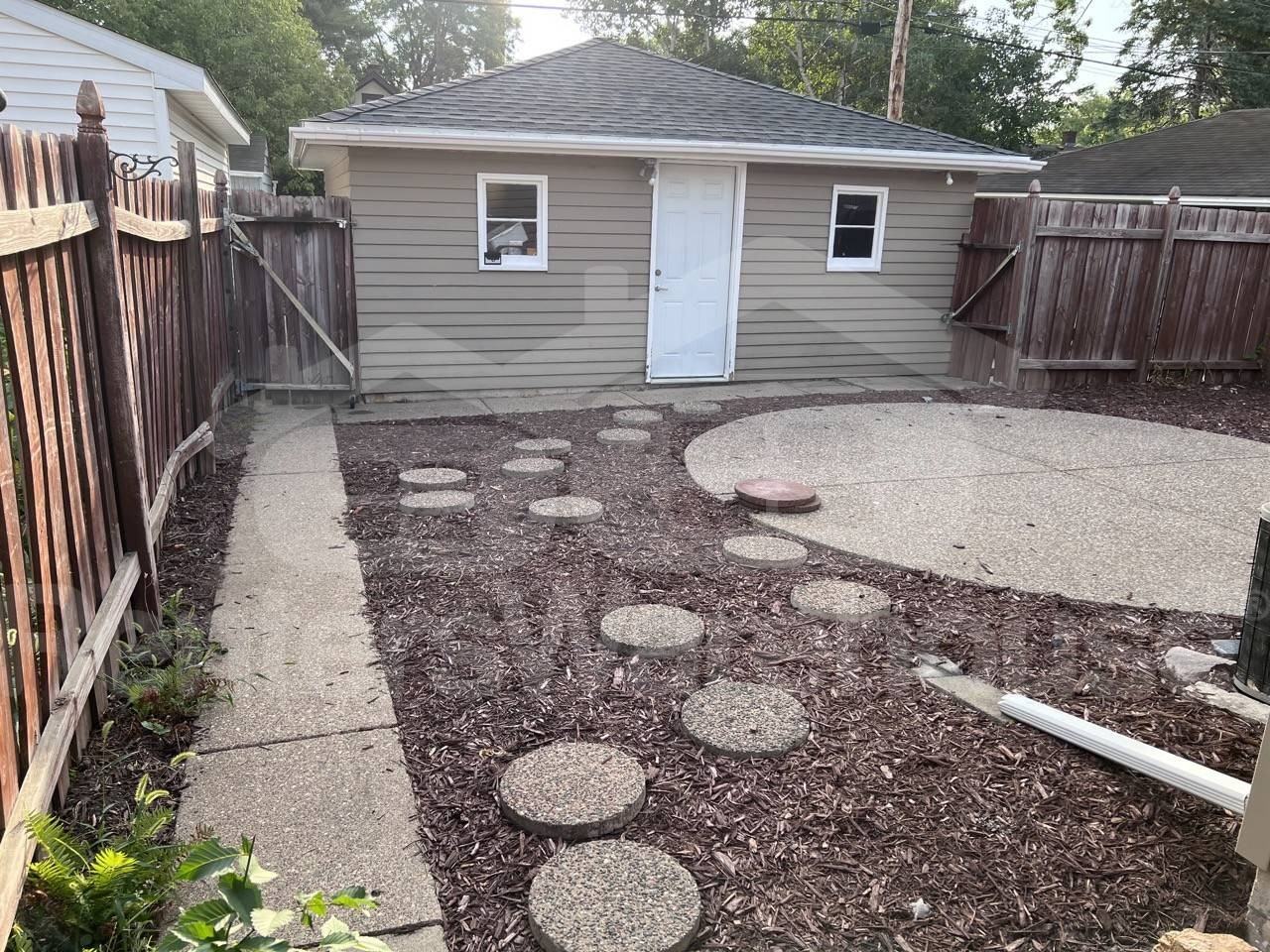 5637 Standish Ave - Photo 3 of 10