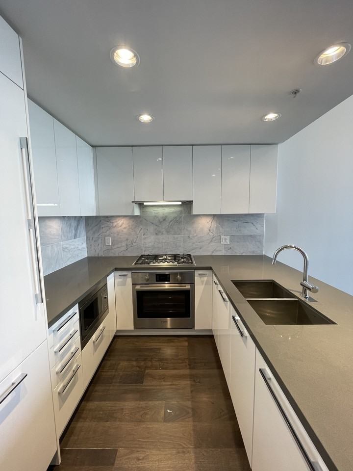 The Laureates 413 - Photo 2 of 17