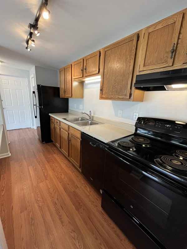 9501 Shannon Green Dr #M - Photo 3 of 16