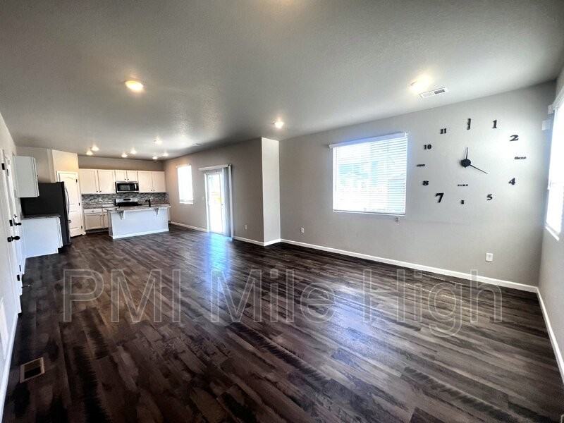 6220 Sherwood Avenue - Photo 3 of 24
