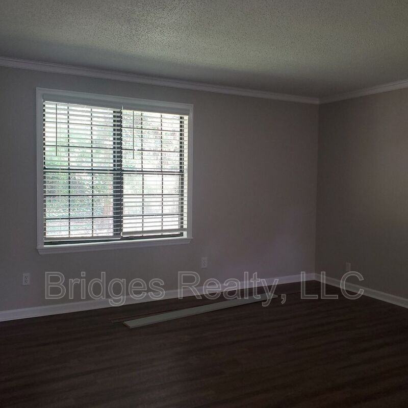 523 Travis Ct - Photo 3 of 11