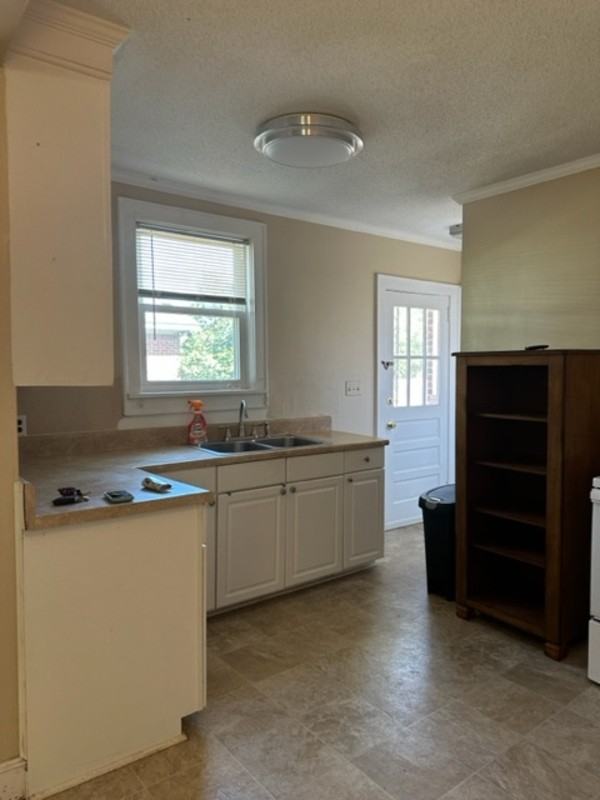 705 Michaelmas Ave - Photo 4 of 8