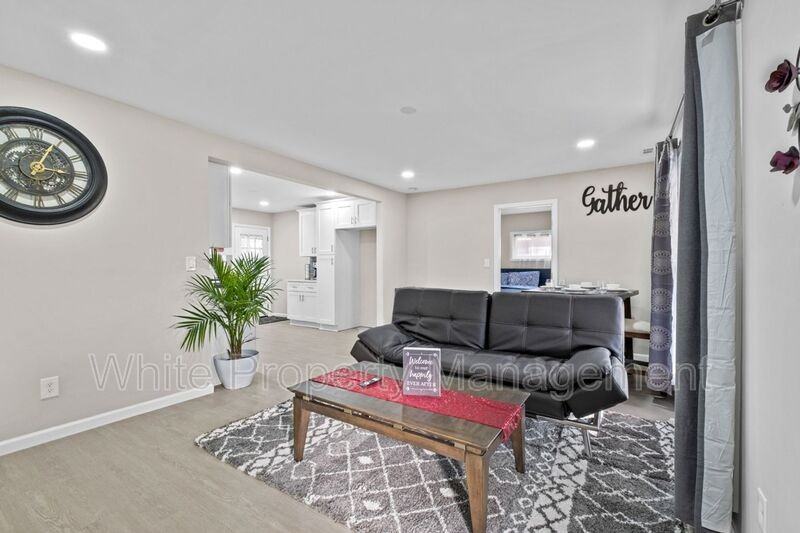 2620 Englehardt St - Photo 4 of 36