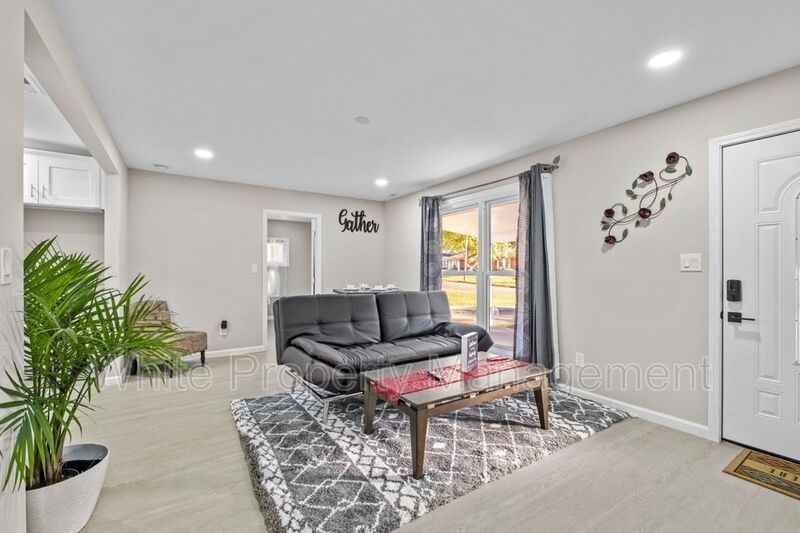 2620 Englehardt St - Photo 5 of 36