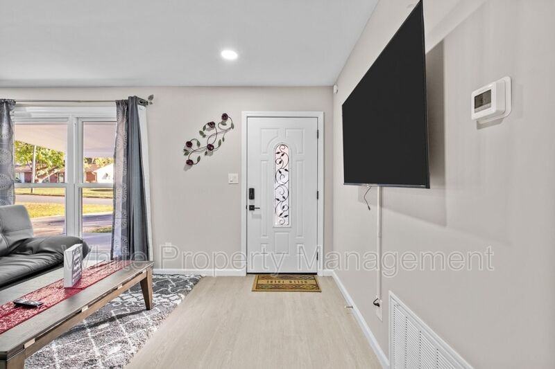 2620 Englehardt St - Photo 7 of 36