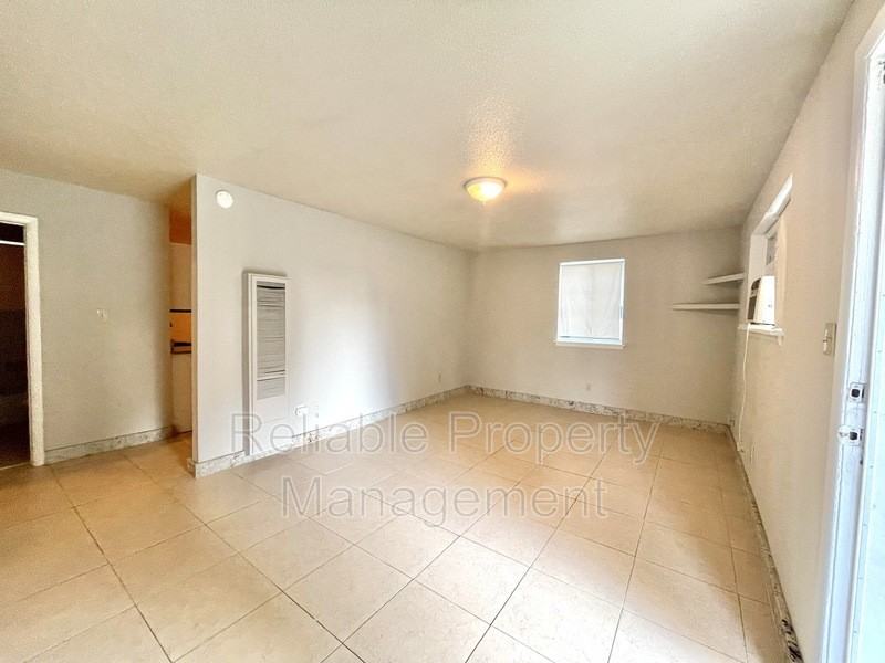 606 Winston Cir - Photo 3 of 11