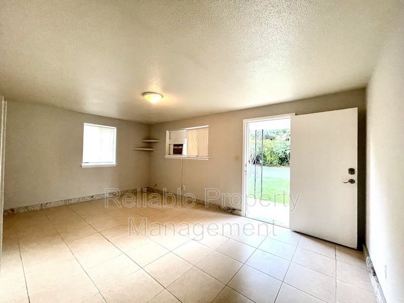 606 Winston Cir - Photo 4 of 11