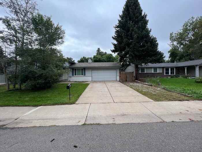 725 Winchester Dr - Photo 2 of 27