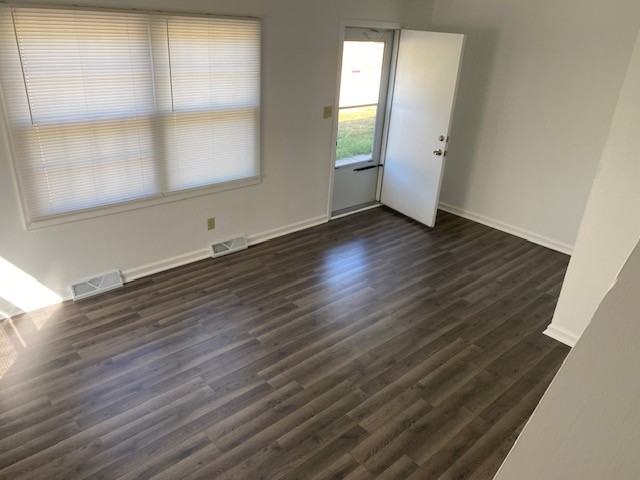 2613 Hawthorne Dr #NA - Photo 3 of 11