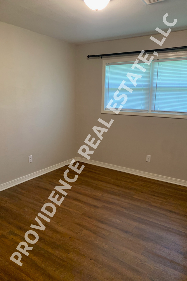 114 E Hilly Ave #1 - Photo 4 of 7