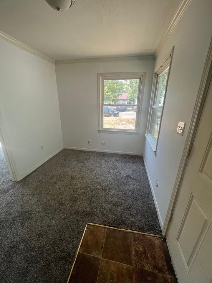 1038 S Richmond Ave #1 - Photo 3 of 9