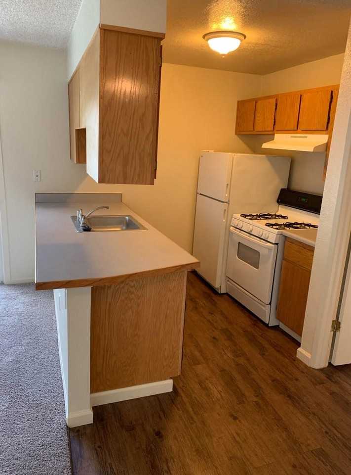 1640 Tyrol Ln - Photo 3 of 5