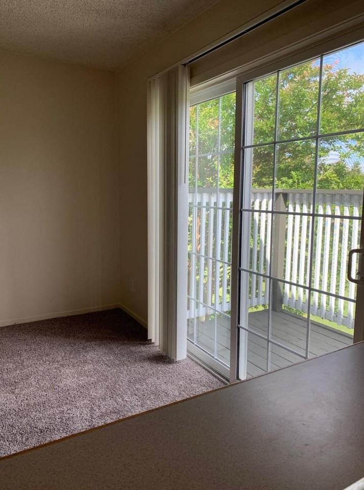 1640 Tyrol Ln - Photo 2 of 5