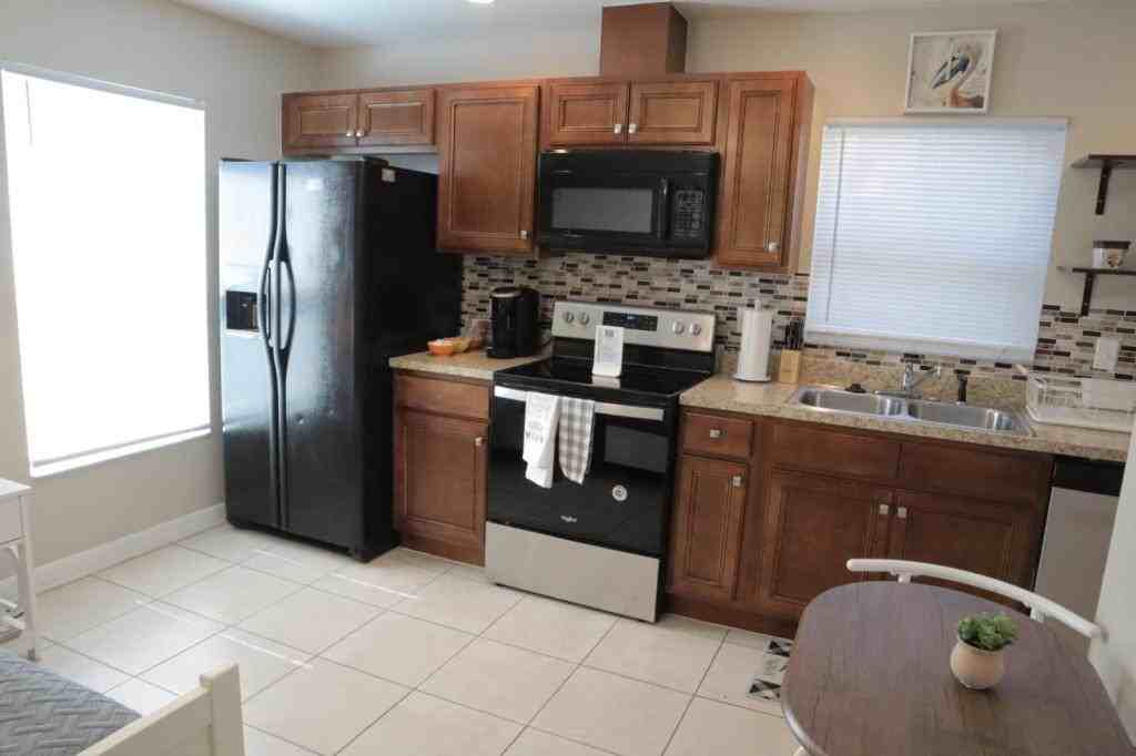 807 Adams St - Photo 4 of 24