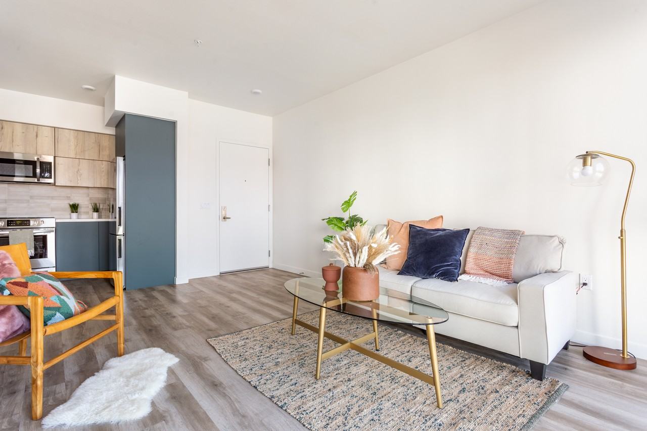 970 Fedora St - Photo 3 of 50