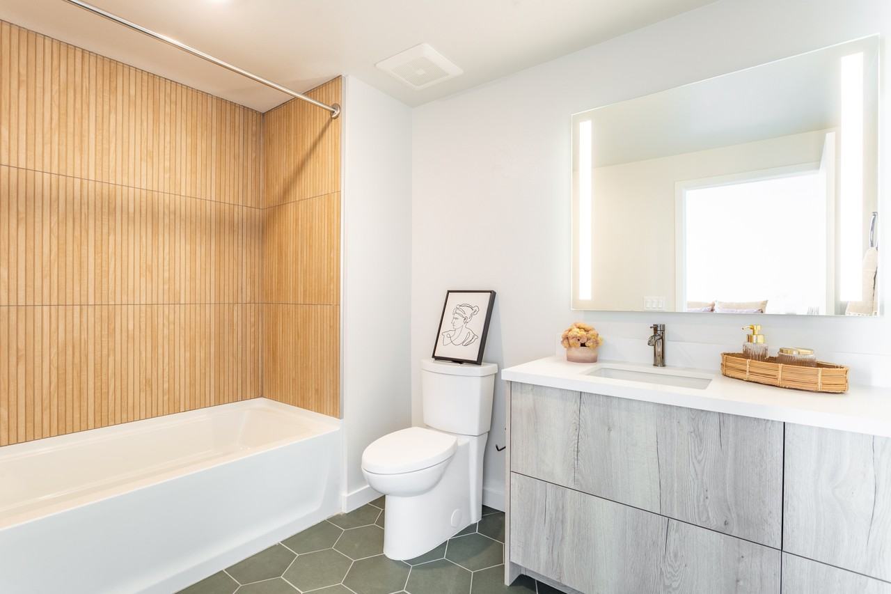 970 Fedora St - Photo 7 of 50