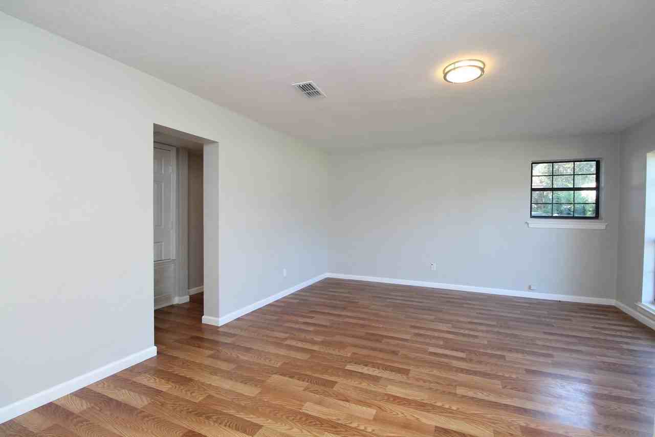 165 Vassar Dr - Photo 3 of 20