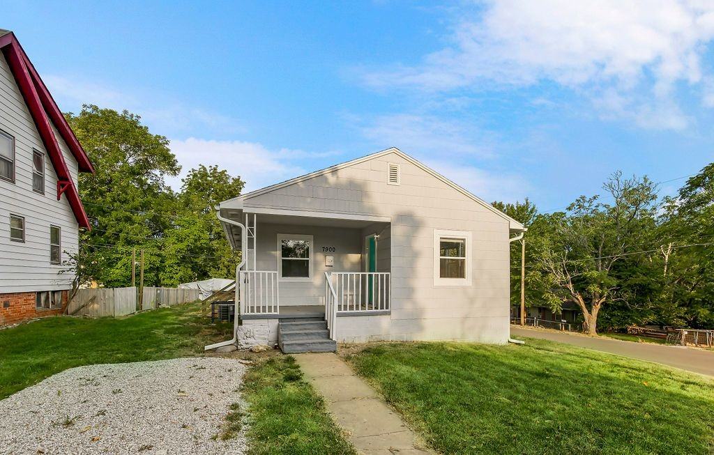 7900 Chestnut Ave - Photo 2 of 28