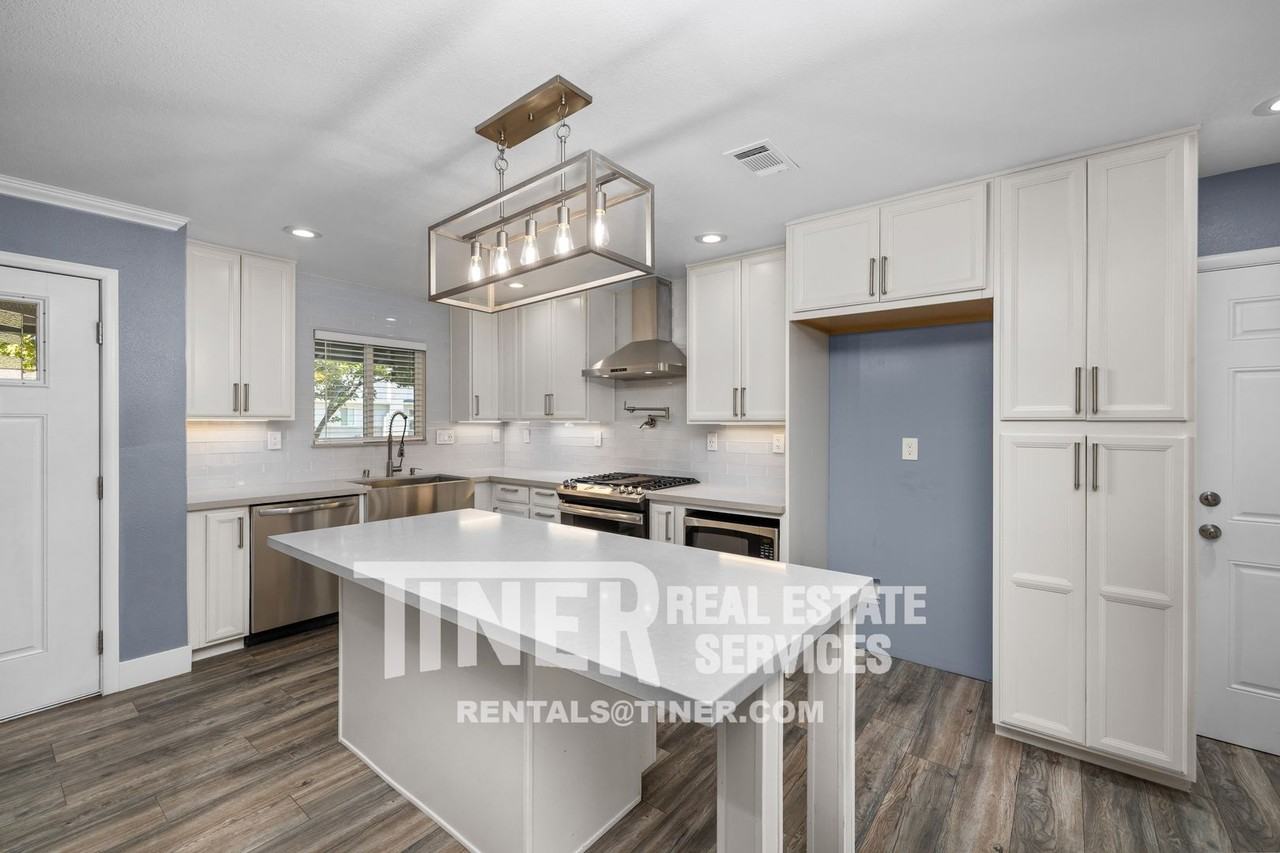 1107 Meadow Rd - Photo 3 of 31