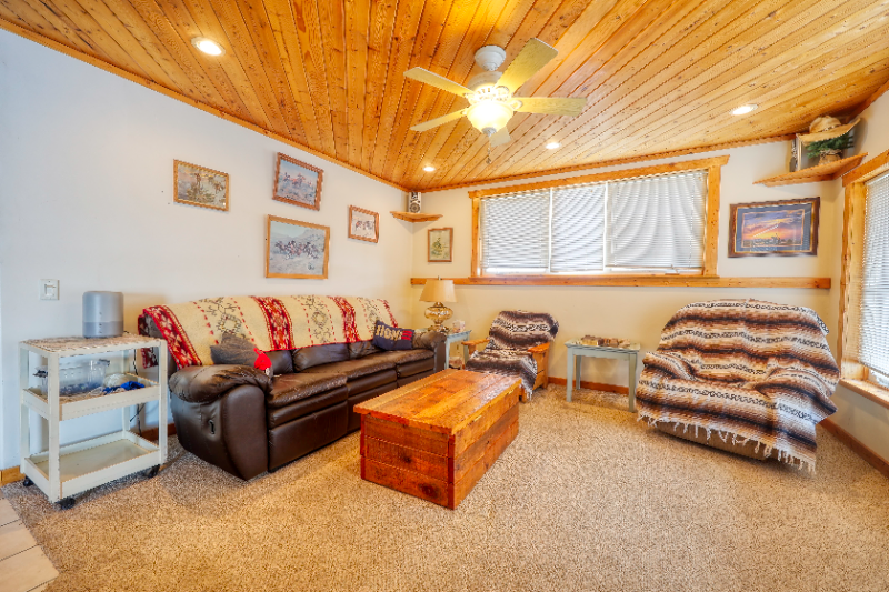 181 Pheasant Ln - Photo 2 of 16