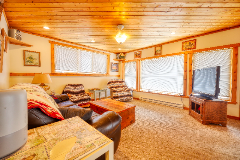 181 Pheasant Ln - Photo 3 of 16