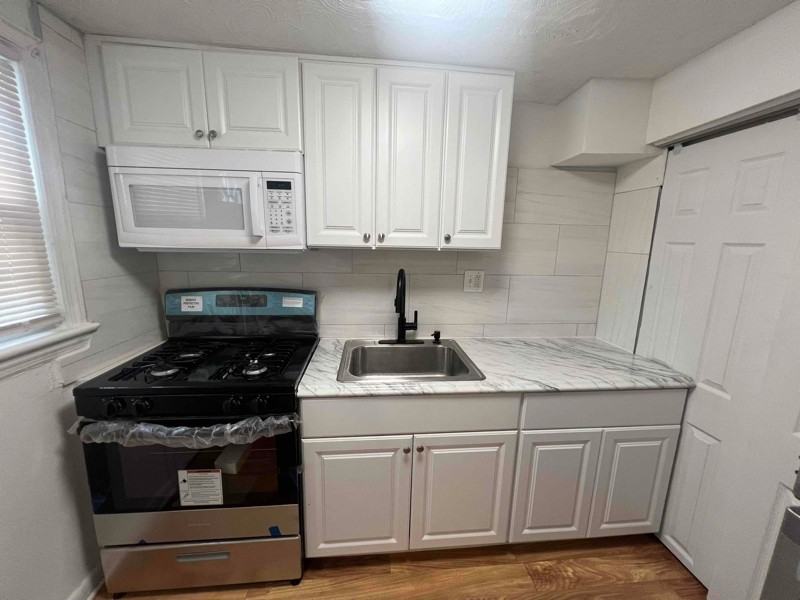 2553 Colebrooke Dr - Photo 2 of 12