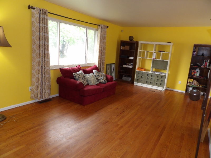 1322 Saratoga Dr - Photo 2 of 23