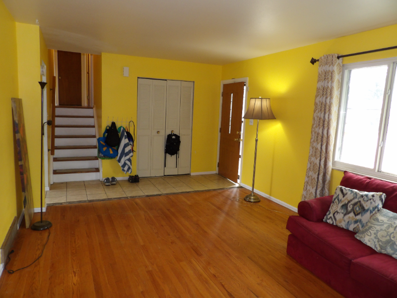 1322 Saratoga Dr - Photo 3 of 23