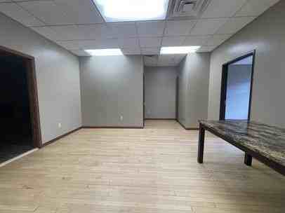 311 East Howard Street - Photo 3 of 10