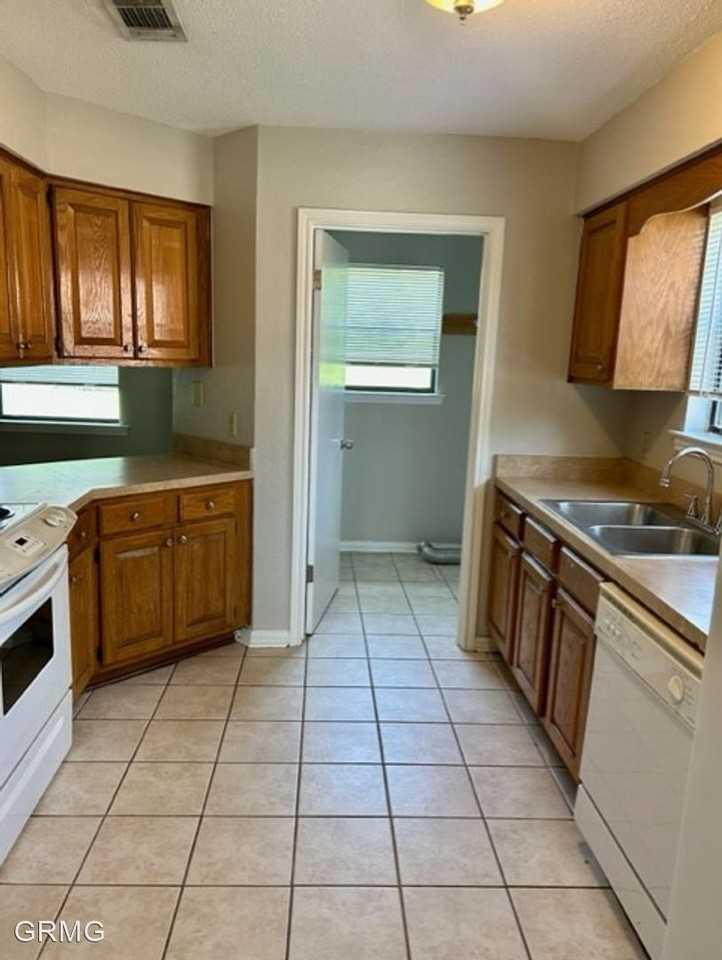 Highway 1078 - Photo 3 of 10