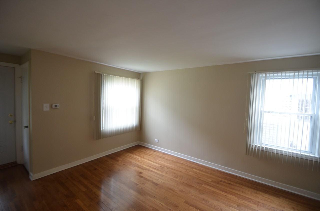 8845 S Sacramento Ave - Photo 3 of 8