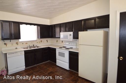 5327 S Fox St - Photo 2 of 9