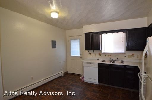 5327 S Fox St - Photo 3 of 9