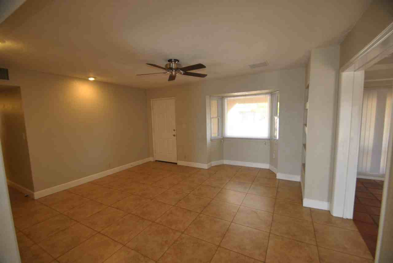 1137 E Marigold Ln - Photo 3 of 14