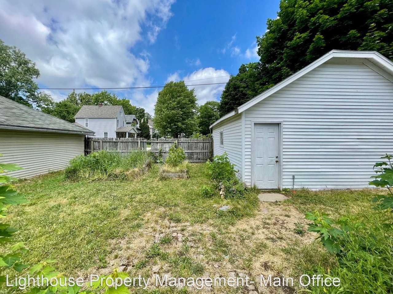 529 Lydia St Ne - Photo 3 of 18