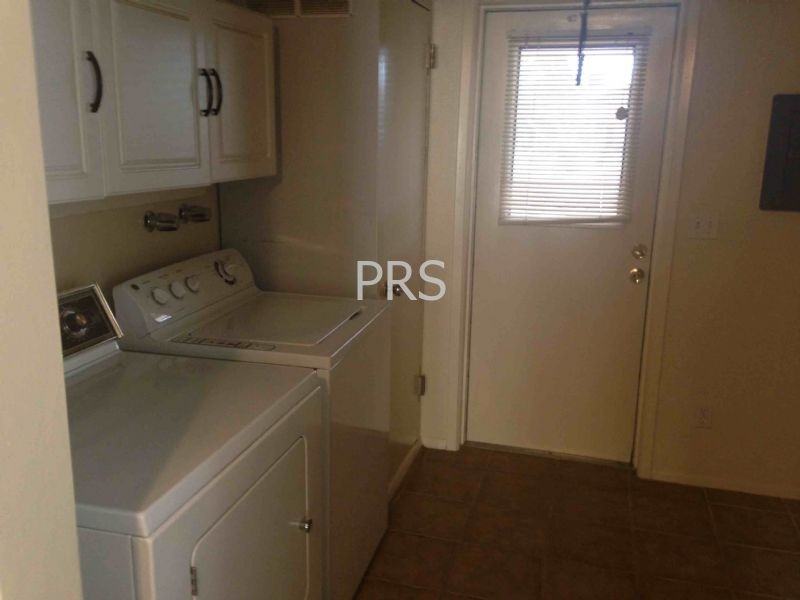 1948 E Oxford Dr - Photo 3 of 10