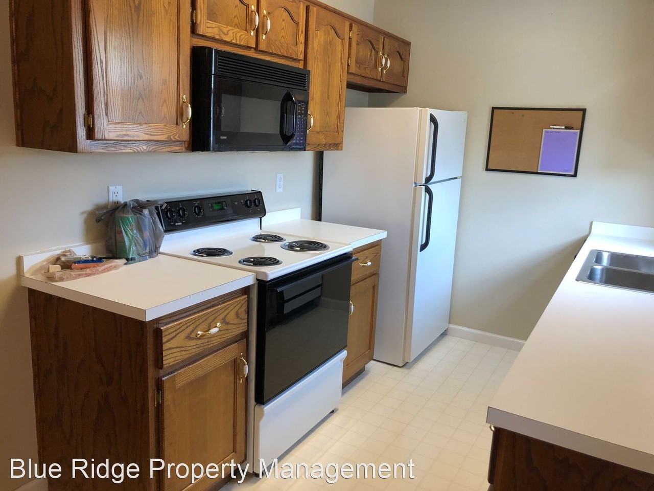 401 Hallbrook Dr - Photo 3 of 13