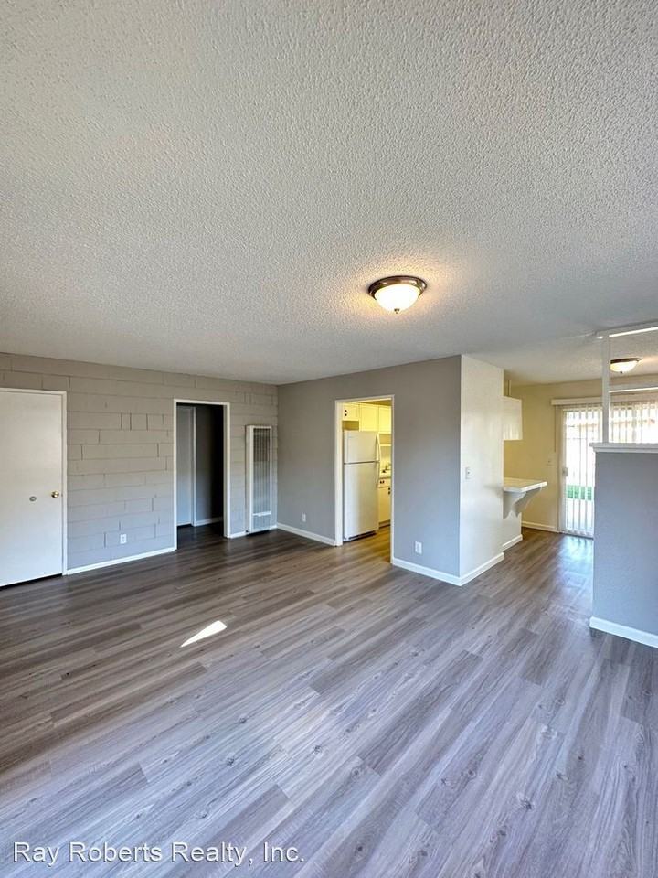 20102 Port Cir - Photo 2 of 17