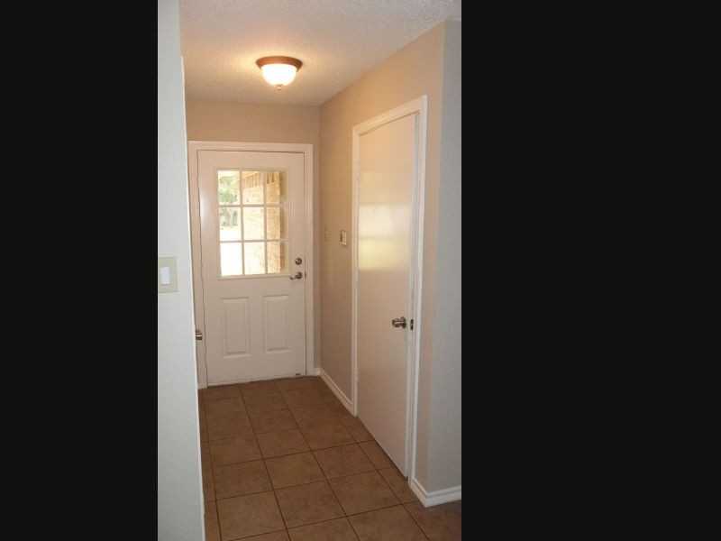 2803 Glen Hollow Cir - Photo 2 of 16