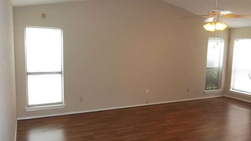 2803 Glen Hollow Cir - Photo 3 of 16