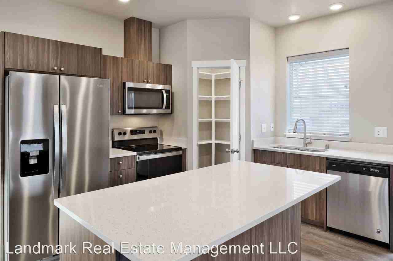 1813 East Gate Loop - Photo 3 of 33