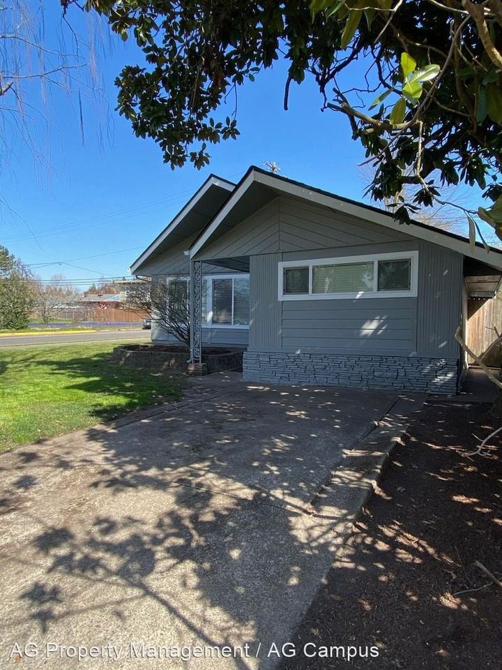 2815 Hilyard St - Photo 2 of 17