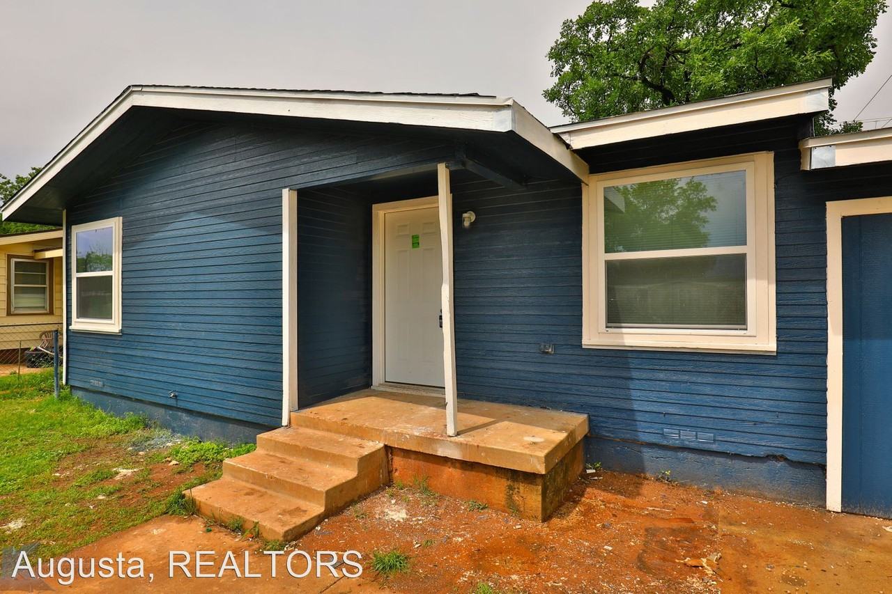 1202 S San Jose Dr - Photo 2 of 17