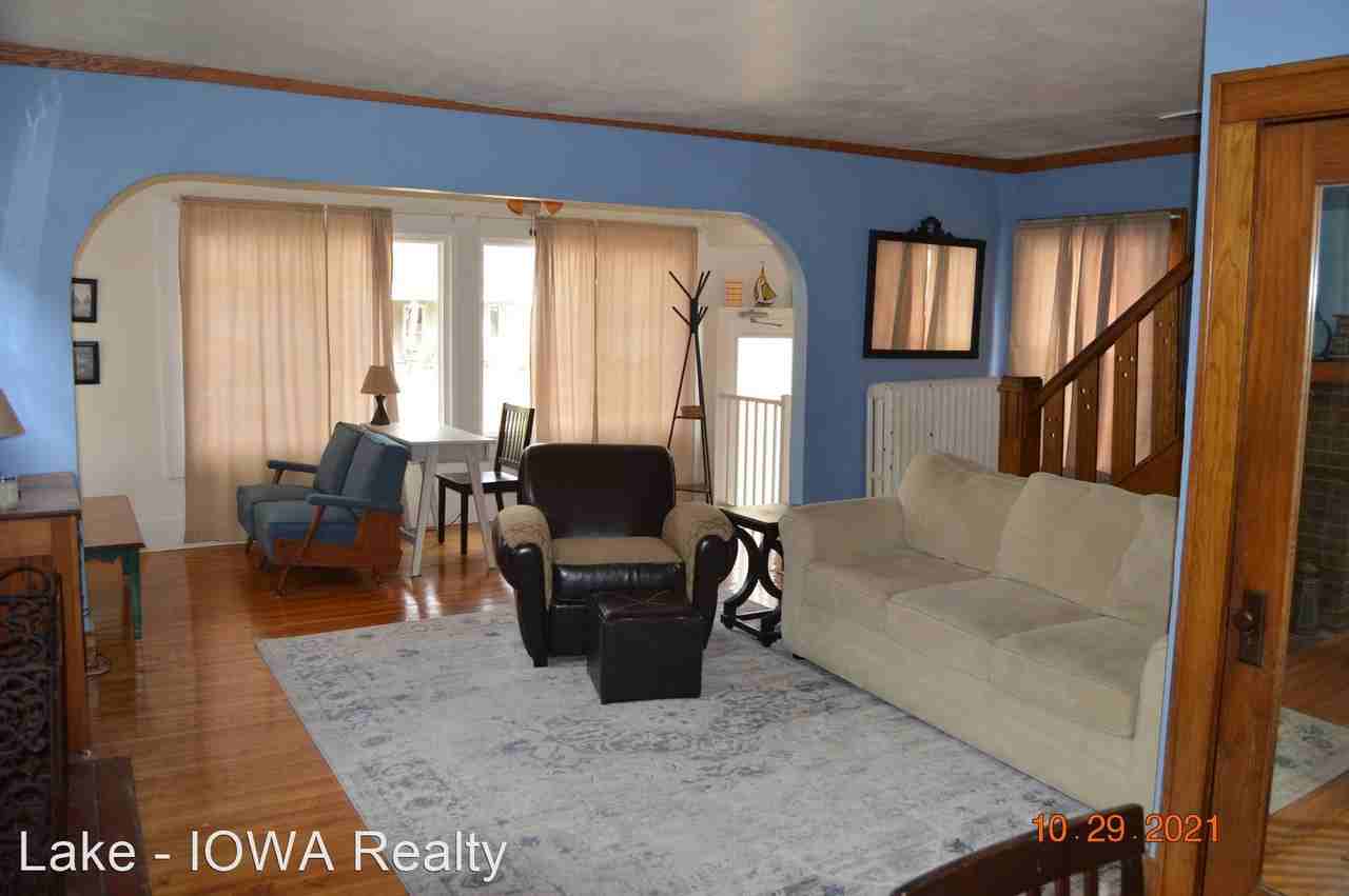 201 4th Ave S - Photo 2 of 13