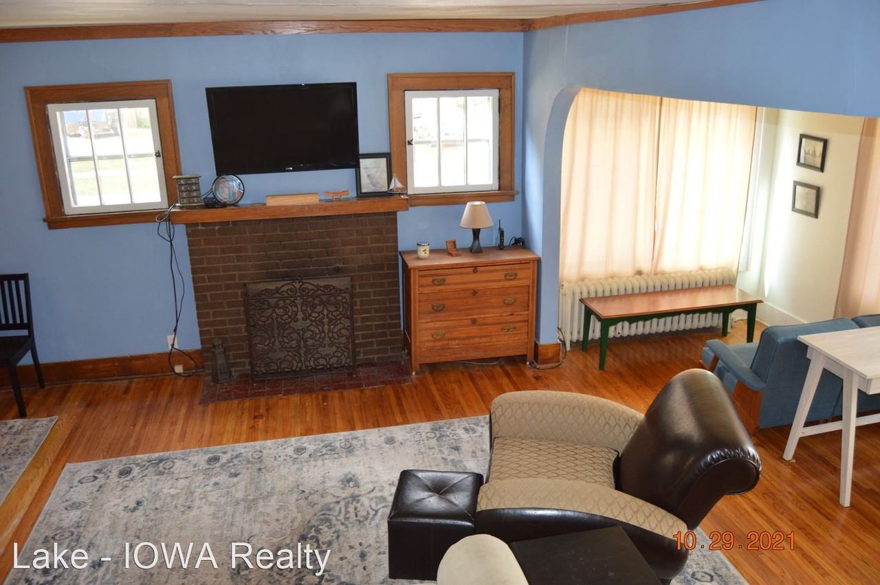 201 4th Ave S - Photo 3 of 13