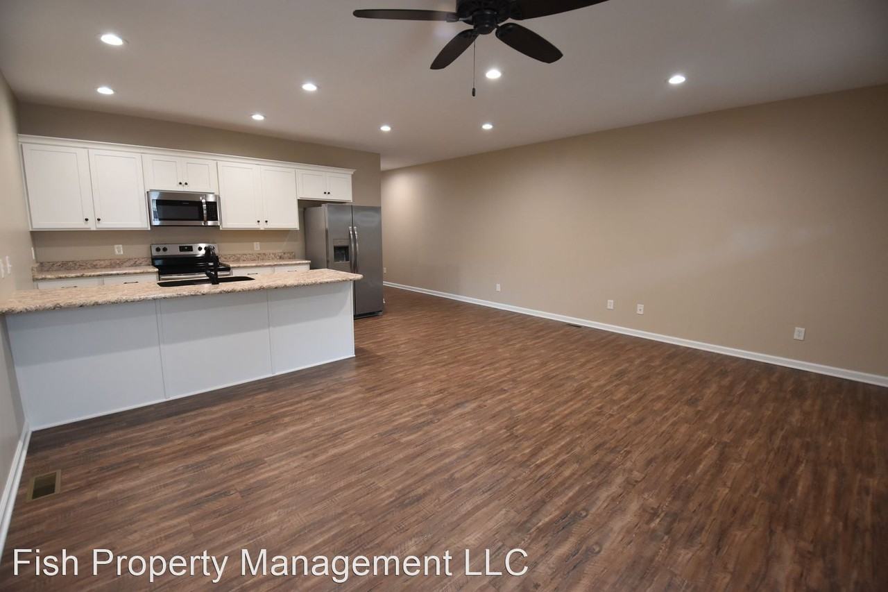 703-707 Kara Ct - Photo 3 of 12